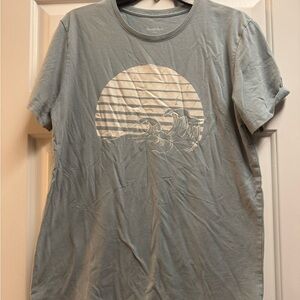 Goodfellow & Co Light Blue Short Sleeve Tee with White Wave Sun Graphic